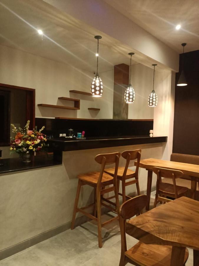 The Kd Suites & Coffee Shop Munggu Екстериор снимка